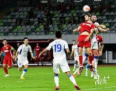 科莫,战平十人恩,波利,万博manbetx体育平台,万博体育官网,万博体育app下载,ManBetX,SPORTS