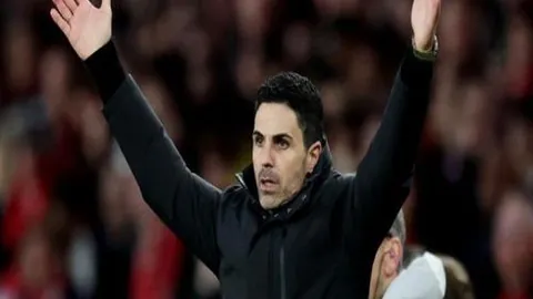 上海海港队2025中超首战3-1击败深圳新鹏城